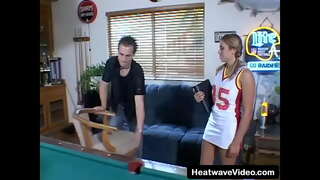 Salut Club Ado #9 - Pandora Rêve, Tony Tedeschi - Une jeune fille baisée sur la table de billard