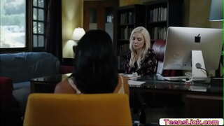 ���ချစ်ပဲရီ Kenzie တေလာတော်မက္ဖြယ္ျသူမလာျ