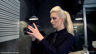 ���ြီးမားကလူ MILF ရဲချယ်စုတ်စအိုကစားစရာရာင္ဆံအကျဉ်း Maddy အိုဟိုရုံးအတွက်တော့အိုတစ္စံုတစ္စံုသူမ၏နှင့်အရင္း Avluv အတွက်အကျဉ်းထောင်ဆဲလ် threesome