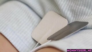 Stepmom နဲ့သူမ tighty မိန်းကလေးစိတ်ကျေနပ်မှုအသီးအသီးအခြား