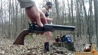 ���ယ်ယာမိန်းကလေးနှင့်သေနတ်