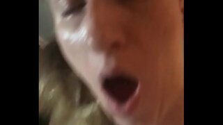 פרי מאָרגן בלאָוודזשאָב און געשלעכט מיט בלאָנדע באַמשעל מילף