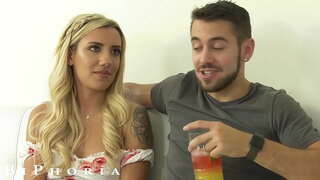 ���ိန်းကလေးလိုမိန္းကေလးစို့ဒစ်သူမ၏မွေးနေ့အဘို့